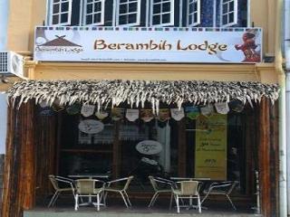 Berambih Lodge Kuching Exterior foto